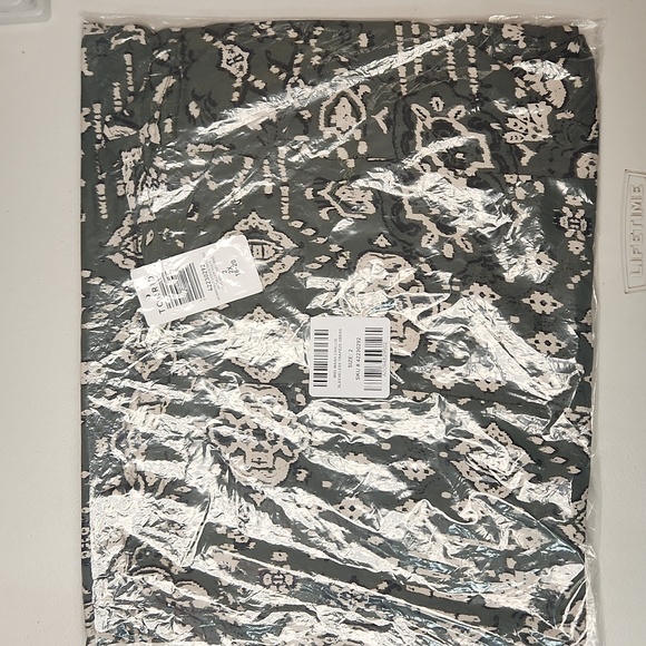 Pic VINTAGE MINI TRAPEZE POCKETS DRESS - SLEEVELESS MEDALLION PRINT - PLUS SIZE - Picture 5 of 10